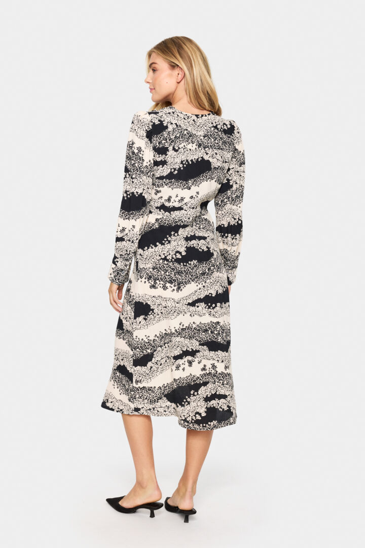 IselinSZ Dress - Black Wavy Flow
