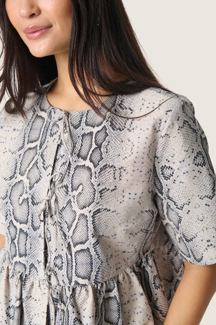 SLXala Short Sleeve Blouse - Grey Snake Print