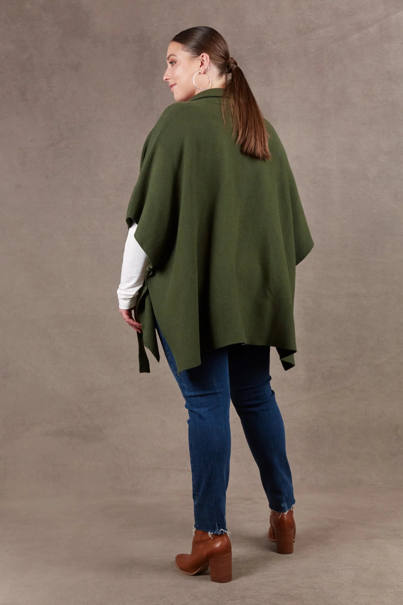 Nawi Fine Knit Cape - Olive