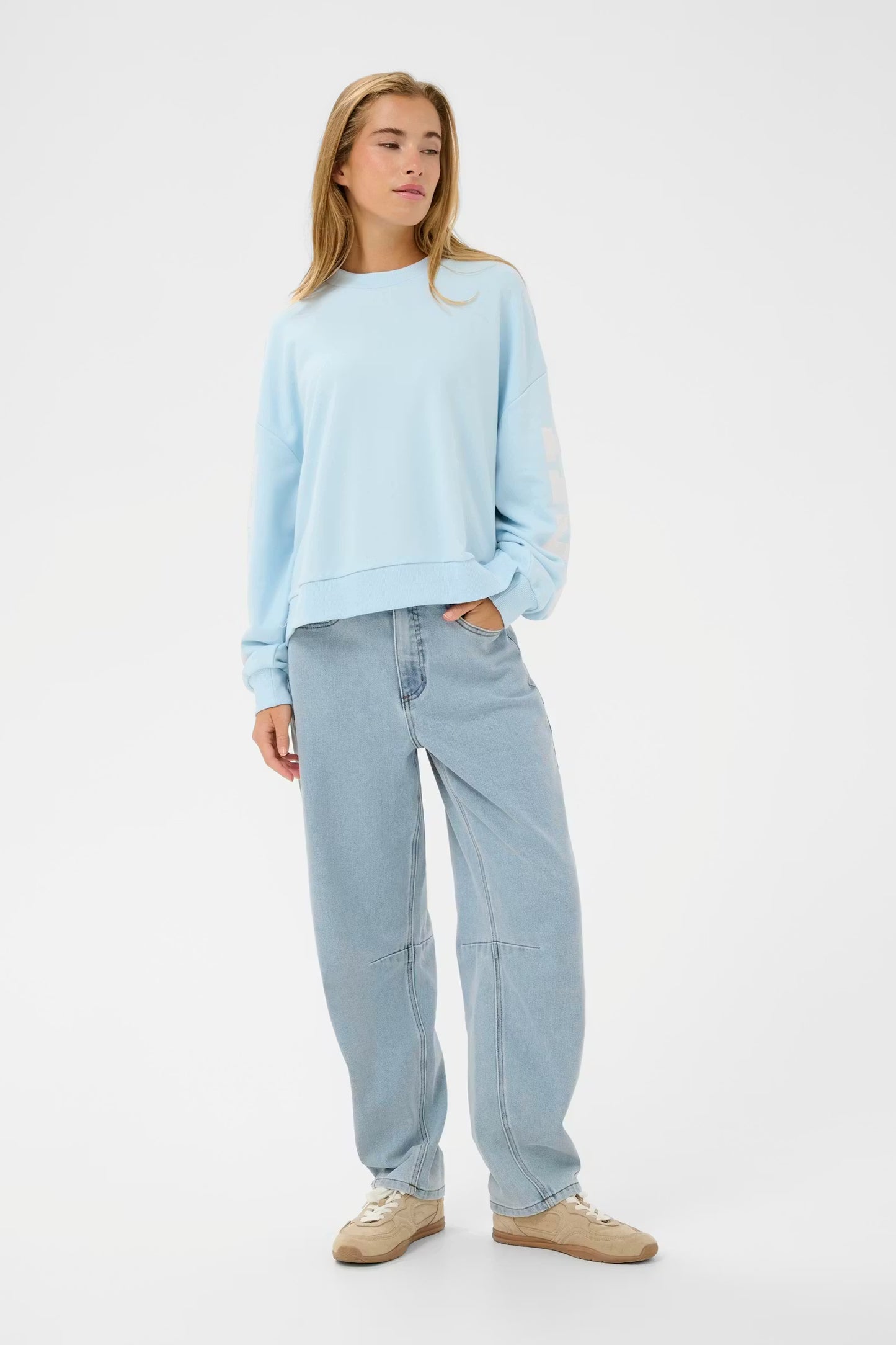 KAminna Cropped Barrel Jeans - Light Blue Washed