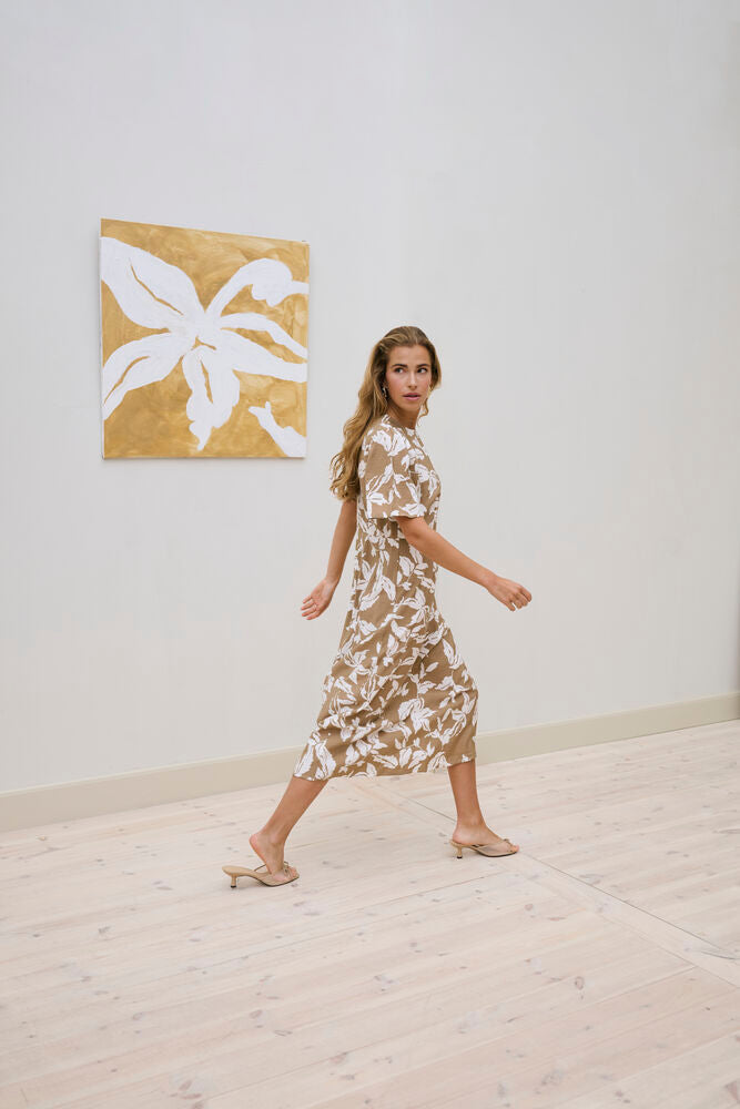 KAmarlo Dress - Oak Chalk Leaf
