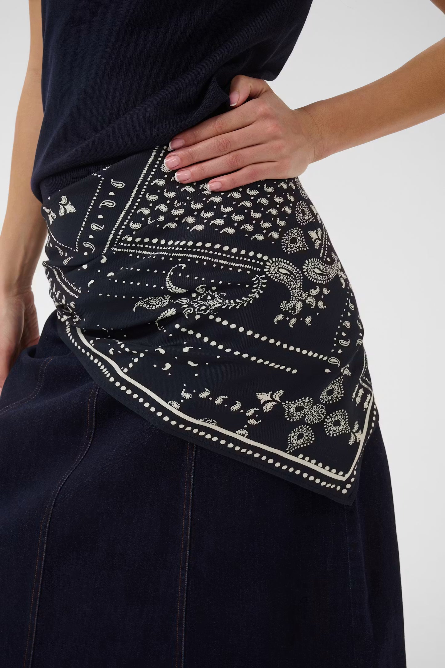 StephanieSZ Scarf - Nightsky Paisley