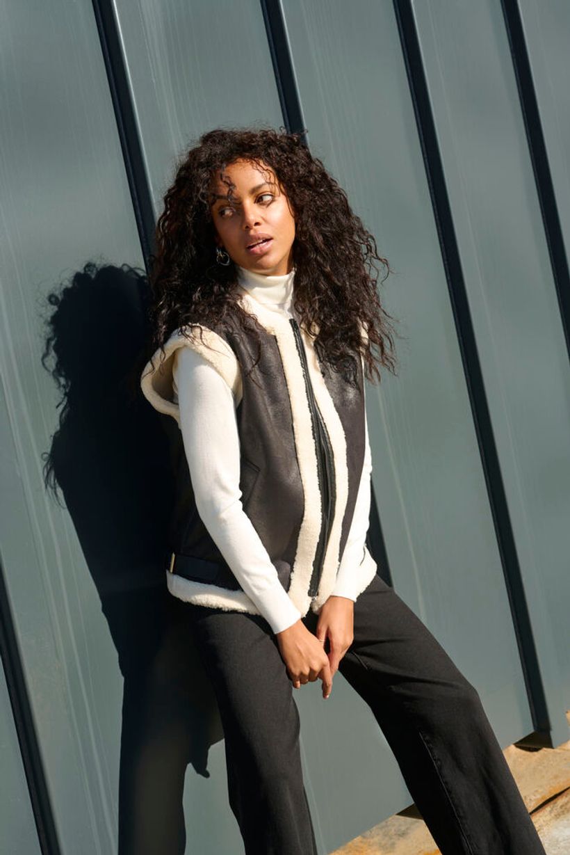 KApernille Waistcoat - Black Deep