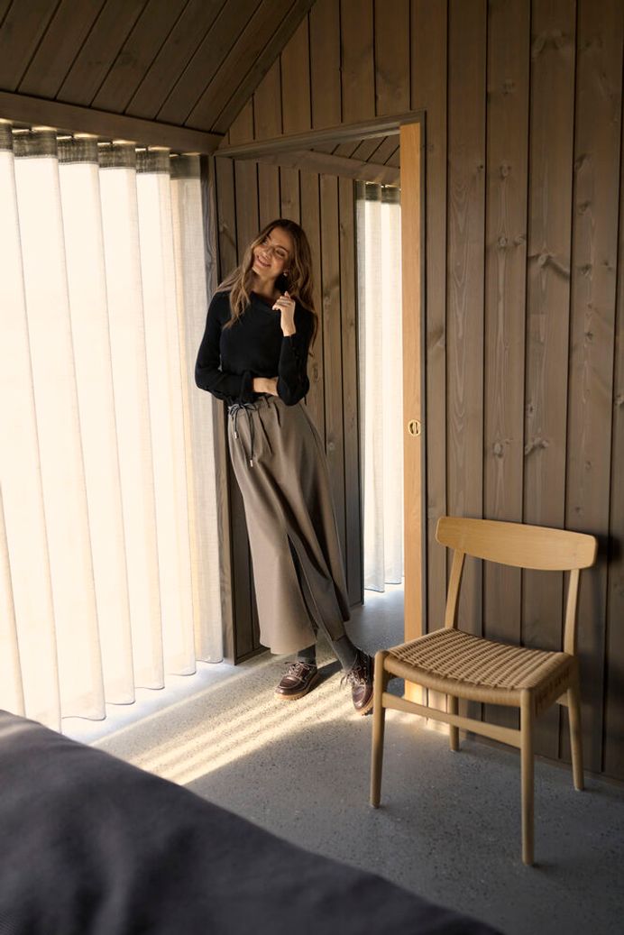 KAhallie Pullover - Black Deep