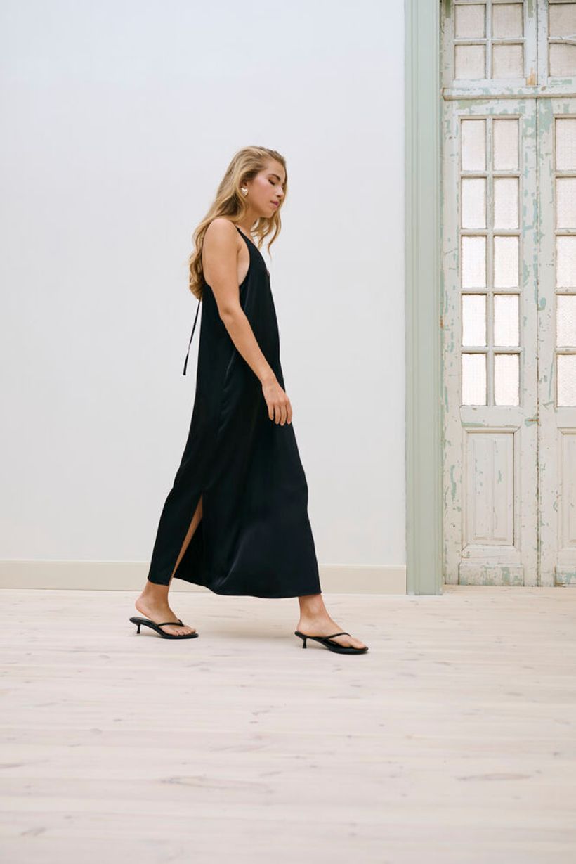 KArory Sateen Dress - Black Deep