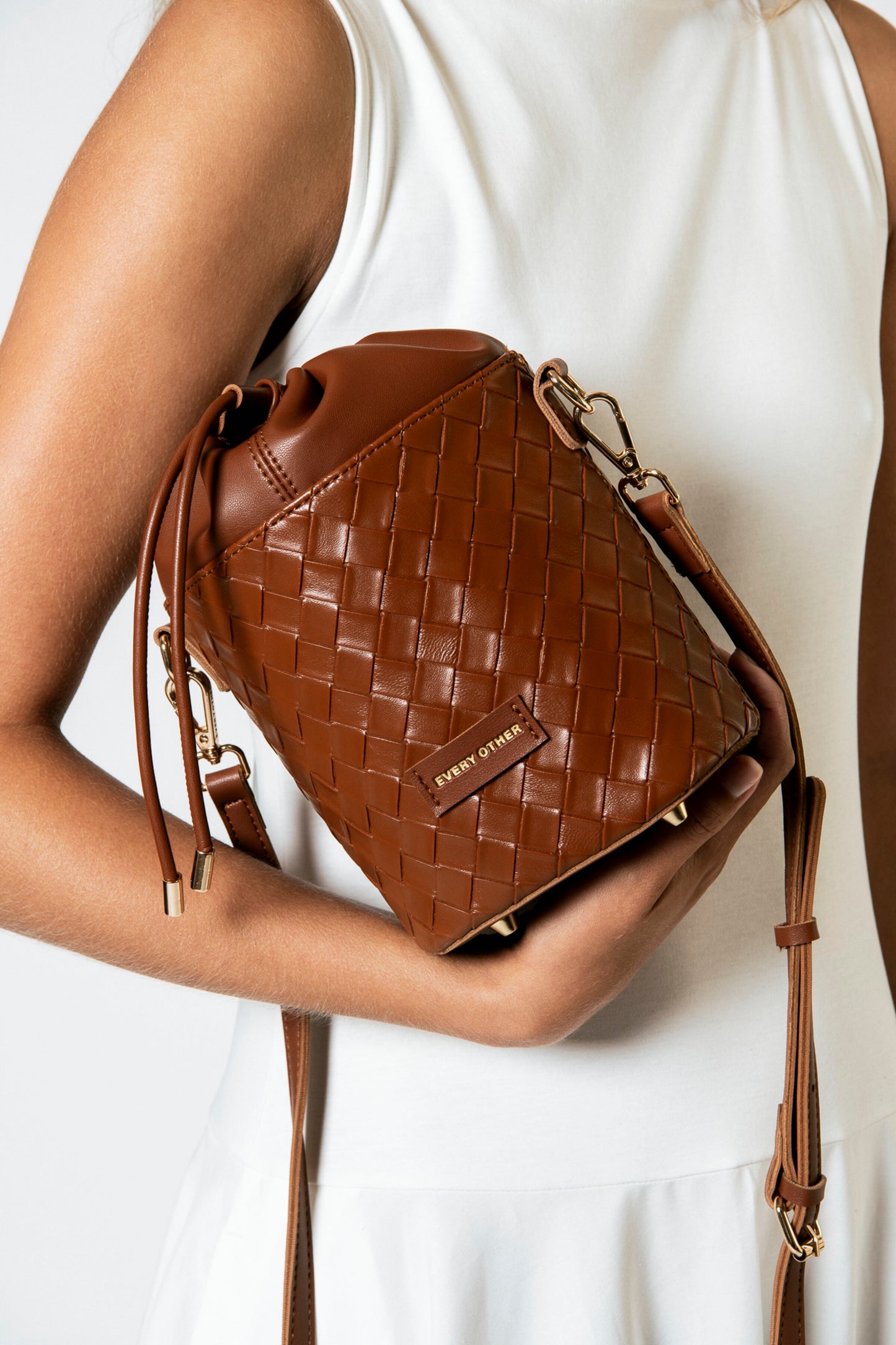 Woven Drawstring Bucket Bag - Brown