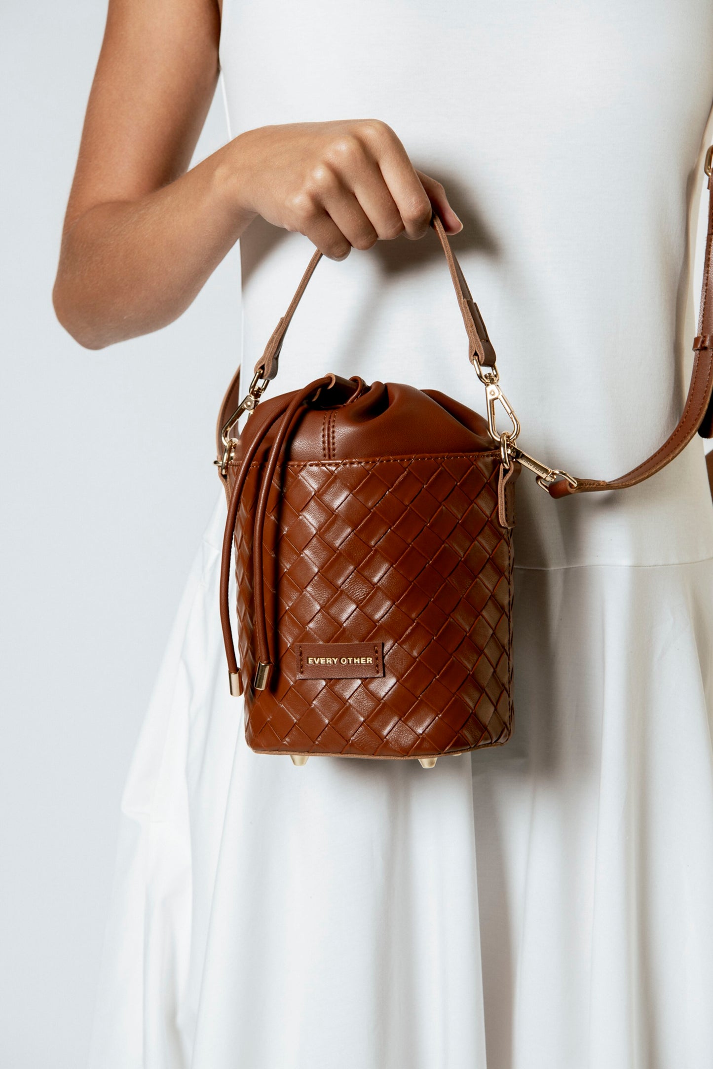 Woven Drawstring Bucket Bag - Brown