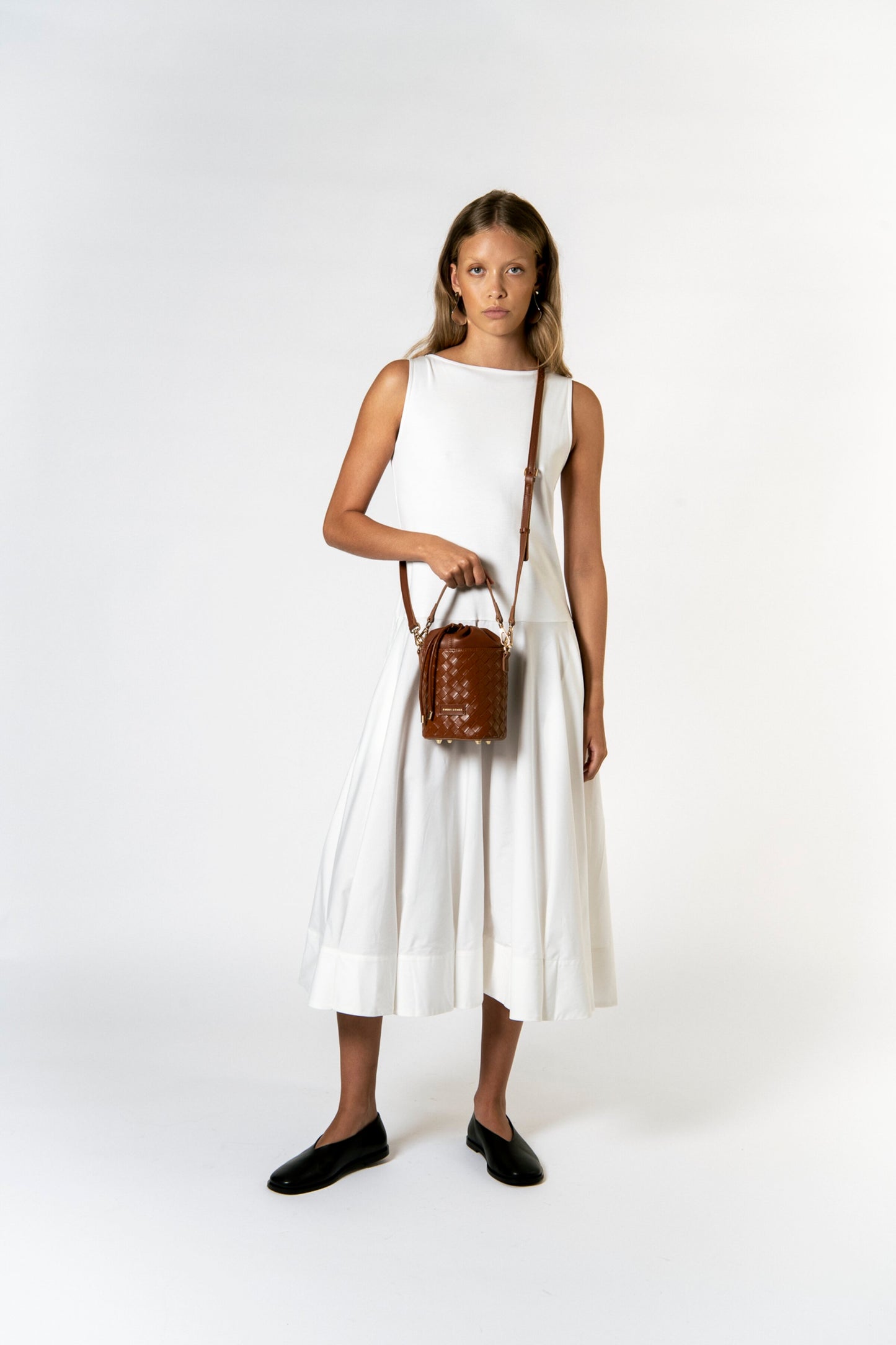 Woven Drawstring Bucket Bag - Brown